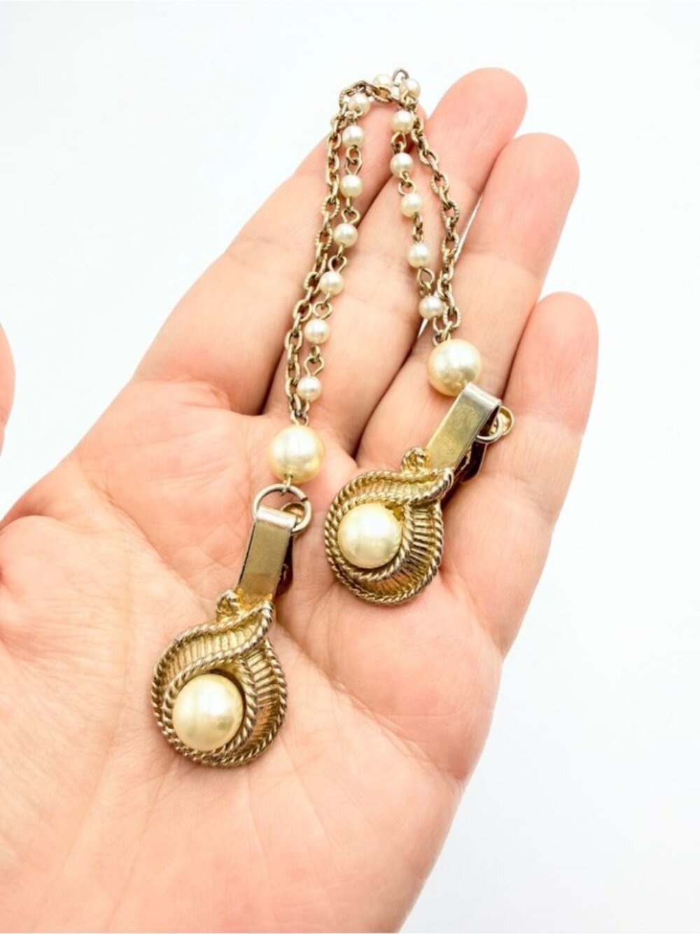 Vintage Gold Tone Faux Pearl Sweater Guard Cardigan Clip Double Chain